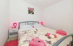Hidden Villa **** With Private Pool In Peaceful Area - Image 4