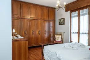 Appartamento Mariele: A bright and sunny two-story apartment situated on a promontory facing the lake, with Free WI-FI. - Image 5
