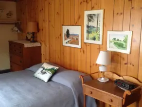 Charming Cottage with Deck and Lakefront - Image 3
