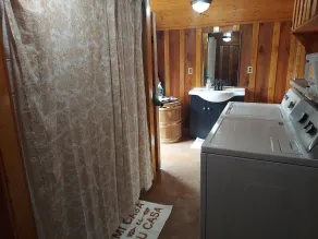 <br>1940's Farmhouse Cottage --Hot Tub! Wi-Fi! No Cleaning Fees!<br> - Image 3