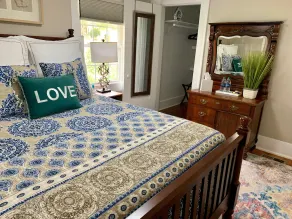 Bear House 1890, Lilly's Loft, Delightful, Upgraded amenities, Walk to Cafes - Image 4