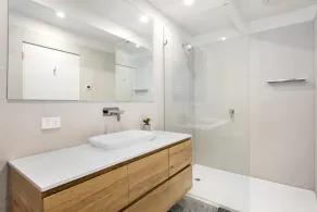 CONTEMPORARY, MODERN, SPACIOUS & STYLISH ROSETTA, SORRENTO - Image 3
