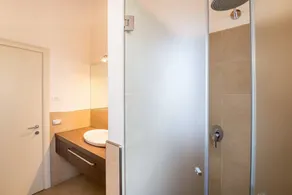 Moderna e elegante com vista lago – Apartamento Villa degli Ulivi - Image 3