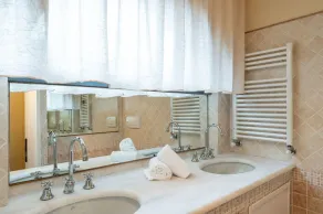 Villa i Castroncello med 6 soveværelser som kan rummer 12 - Image 3