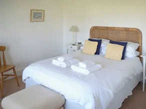 2 bedroom accommodation in Herbert Road - Image 3