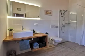 Villa chic avec grande piscine et jardin à Bale - Image 5