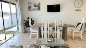 Luxury 4 bedroom waterfront holiday home on the Sunshine Coast - Image 4