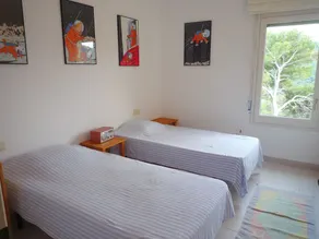 Semi-fritliggende hus med fantastisk havudsigt og fælles pool - Image 4