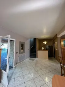 Country property with covered terrace and large swimming pool - Image 2