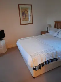Lovely Coastal Cottage - Sleeping 4 in 2 bedrooms - Pool and Beach Access Included. - Image 5