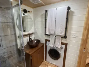 Custom-built Tiny House on forested lot near Quechee - Image 3
