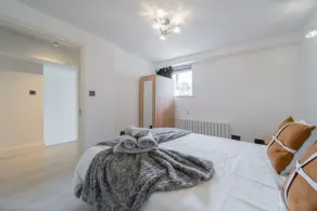 Beautiful 2 Bedroom House With Spacious Garden BBQ - Image 5