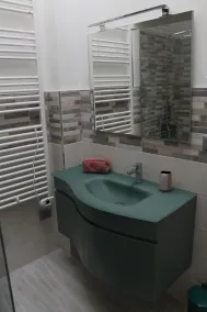 Situata in Zona Centro, Ristrutturata nel 2021 in Stile Contemporaneo - Image 3