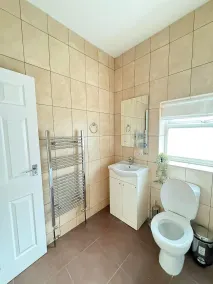 Inviting Apartment in Reading - Image 4