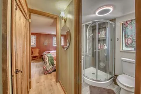 4 chambres, 2 salles de bain chalet rustique en plein coeur de Split Rock. - Image 2