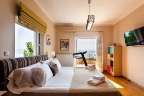 Sunset Paradise - Verga's Utimate Seaview Getaway - Image 5