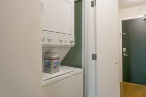 Gorgeous Water View Unit in Downtown Vancouver - Image 3
