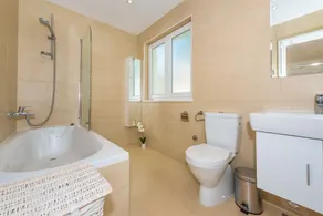 Nueva villa de lujo con piscina - Image 2
