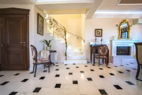 Classic Style Super Lux Villa with pool, jacuzzi. Stunning sea & mountain views - Image 2