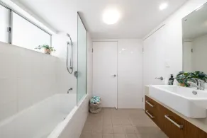 Premier 3 bedroom apartment with sweeping ocean views - Image 3