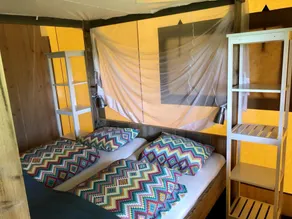 Comfortably furnished safari tent in the Dutch countryside - Image 3