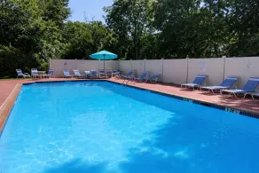 Modern 1BR Near Moss Rehab Monthly Deal - Image 5