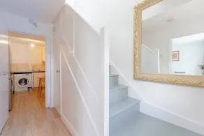 2BD Apt East London Sleeps 7! - Image 2