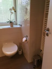 Apartment with a lake view directly opposite the green beach, WiFi, pets allowed - Image 4