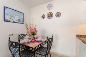 Appartement hôtel 1 chambre à Costa Adeje, à quelques minutes à pied de la plage, des magasins et des restaurants - Image 2