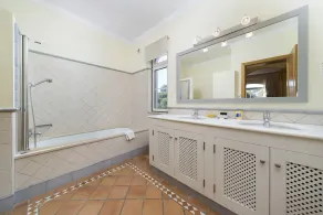 Semi-detached house, 500m from the lake in Quinta do Lago, perfect for your vacation - Image 2