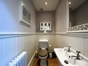 5 Old School Mews Shanklin - Image 3