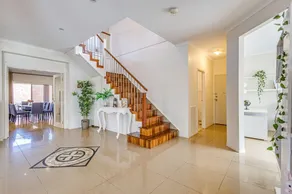 StayAU Family Home Comfort in Caroline Springs - Image 2