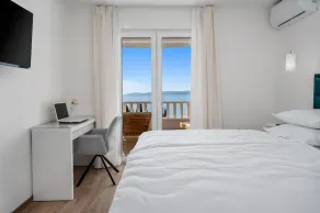 Luxury 3 bedrooms apartment with jacuzzi and amazing sea view - Image 5