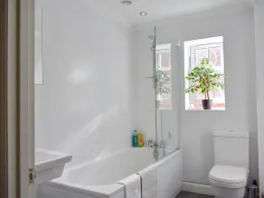 3 bedroom accommodation in Leyburn - Image 3