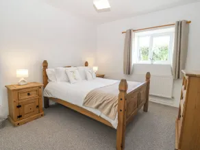PEN BONC, pet friendly, with a garden in Llanddaniel Near Gaerwen - Image 5