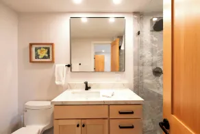 Beautiful 2 Bed / 2 Bath in Vail Village – Walk to Gondola One or Golden Peak! - Image 3