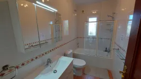 Charming villa with tranquil setting, great views and affordable stay - Image 3