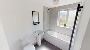 Stunning City Centre-Uni Town House - Image 2