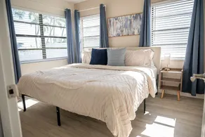 Seltene Last-Minute-RABATT in Indian Rocks Beach! Renoviertes 3 Schlafzimmer WASSERFRONT Einfamilienhaus mit privatem Steg für 8 Personen, ZU FUSS zum zuckerweißen Sandstrand, inklusive Paddleboard, Strandstühle, Wagen & Sonnenschirme. 3 Schlafzimmer, 2 B - Image 5