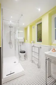 Sea-facing Art Deco Apartment - Image 3