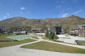 À 10m des pistes de ski, 2ème étage, balcon, télévision, casier à ski, 20m², Les Menuires - Image 2