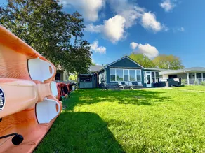 Lake + Waterfront + Dock + HotTub + Kayaks + Walking distance to Woody's - Image 5