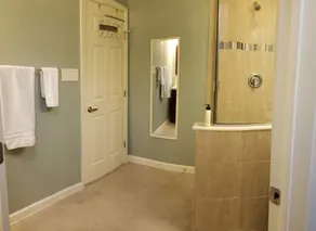 Cozy Veteran owned apartment. - Image 2