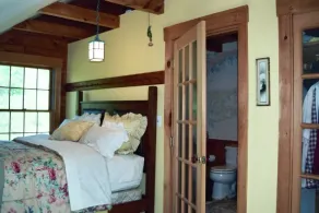 Jaw-Dropping Coastal Mountain & Ocean View Post & Beam Log Getaway - Image 4