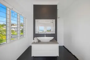 The Vibe Beach House - direct beach access, spa - Image 4
