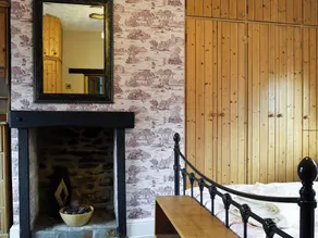 2 bedroom accommodation in Welton - Image 4