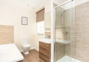 Beachfront 3 bedroom ground floor luxury holiday apartment in North Berwick with parking - Image 5