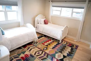 CLEAN, easy checkout. Close to downtown Bozeman, hiking, skiing, and MSU. - Image 5