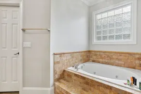 Beautiful 9 bedroom home 20 mins from Airport and Downtown - Image 4