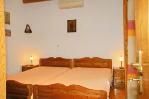 Private property with outdoor pool , cosy spaces and beautiful garden - Image 4